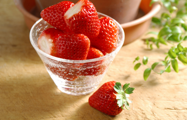 冬天吃草莓还是夏天吃草莓